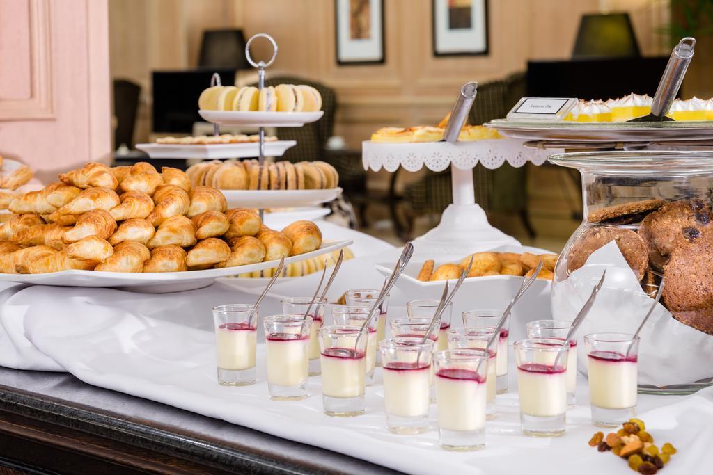 Diplomatichotel Mendoza Zewnętrze zdjęcie A dessert buffet